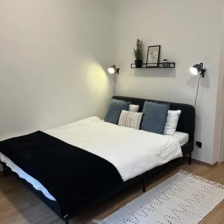 Апартаменты Bright And Cozy 15 Minutes To Center